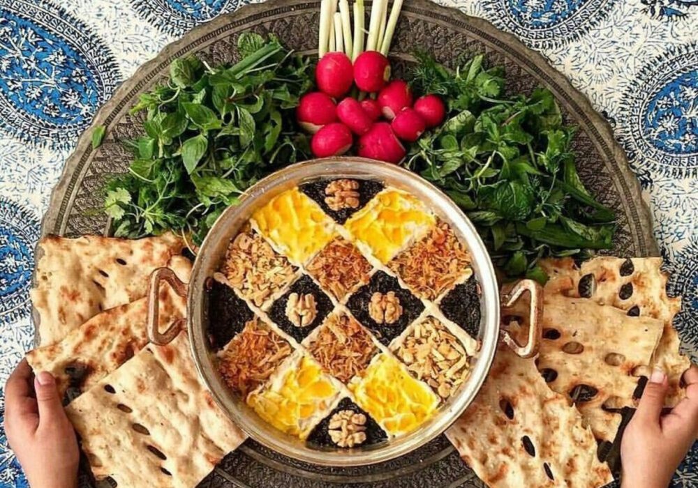 فوت‌وفن‌های طلایی کشک بادمجان مجلسی؛ طعم اصیل و تزیین حرفه‌ای