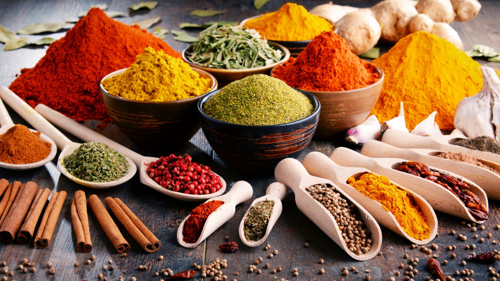 طرز تهیه ادویه کاری خانگی با عطر ماندگار و کیفیت ممتاز