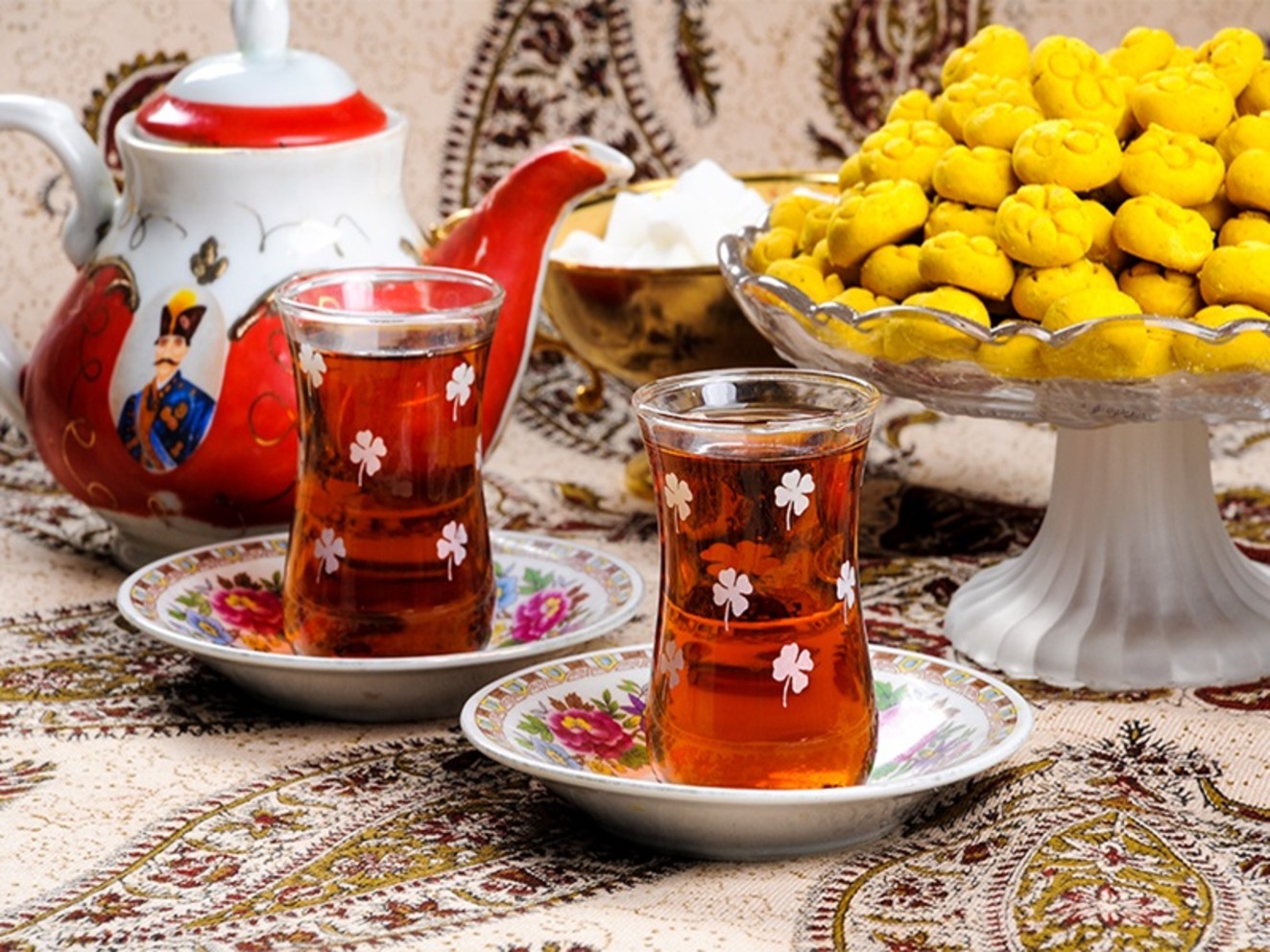 طرز تهیه چای ایرانی خوش‌رنگ و معطر با فوت‌وفن‌های حرفه‌ای