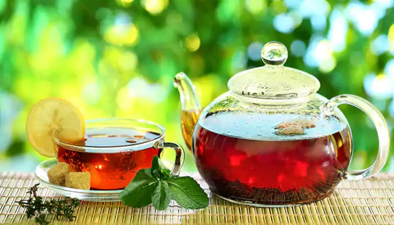 طرز تهیه چای ایرانی خوش‌رنگ و معطر با فوت‌وفن‌های حرفه‌ای