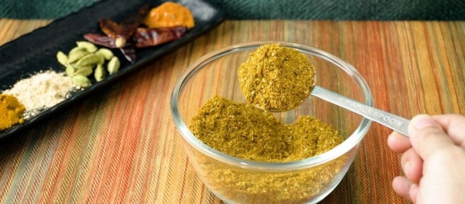 طرز تهیه ادویه کاری خانگی با عطر ماندگار و کیفیت ممتاز