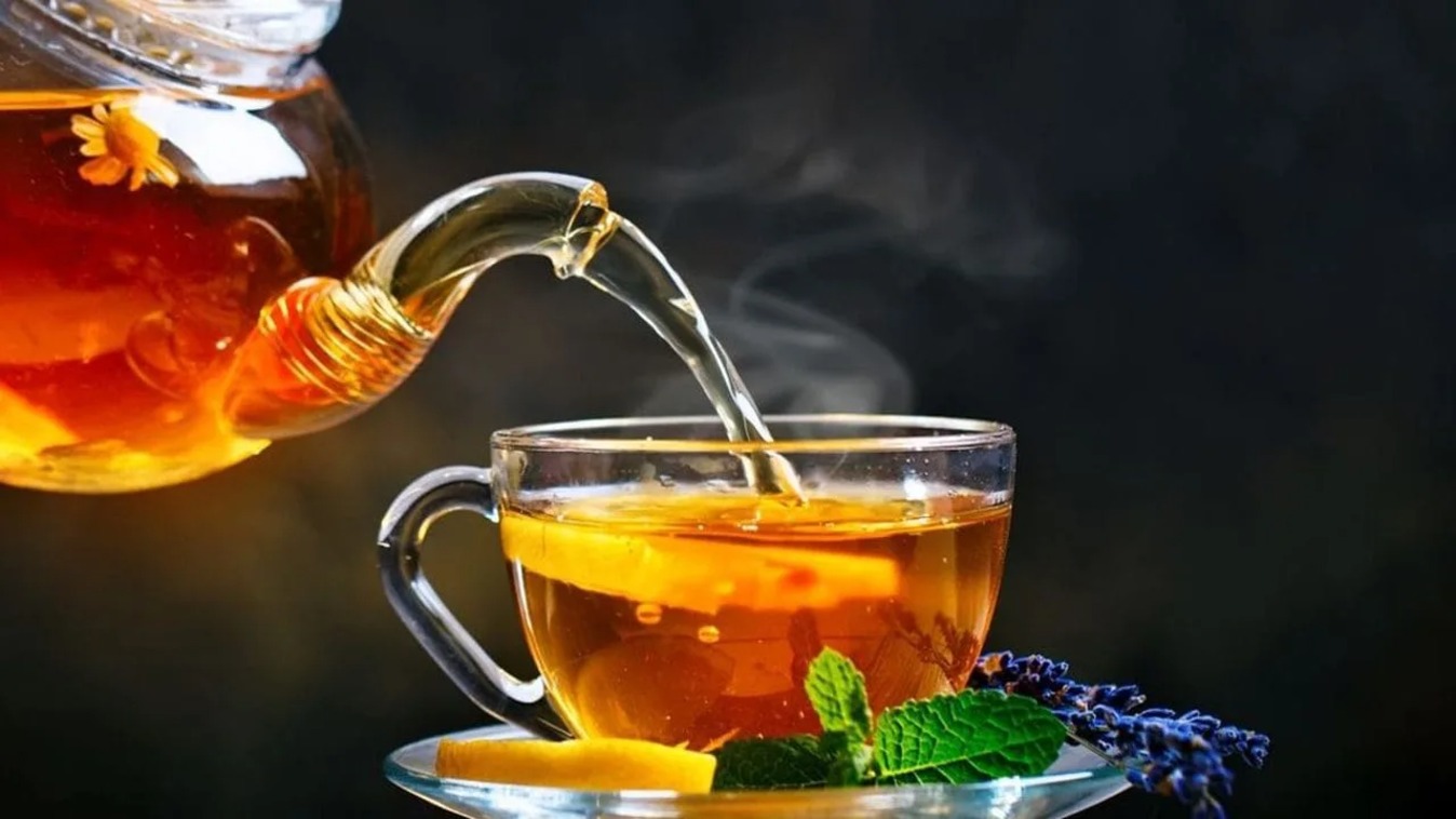 طرز تهیه چای ایرانی خوش‌رنگ و معطر با فوت‌وفن‌های حرفه‌ای