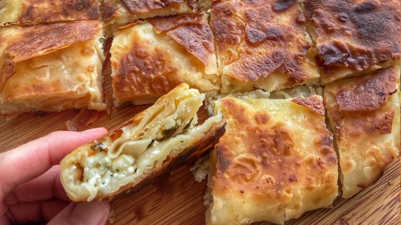 طرز تهیه بورک ترکی؛ با پنیر و سبزیجات تازه و خمیر یوفکا