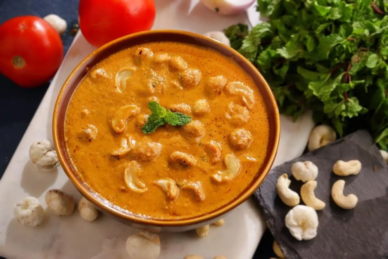 طرز تهیه مرغ کاری هندی؛ راز سس غلیظ و ادویه‌های معطر