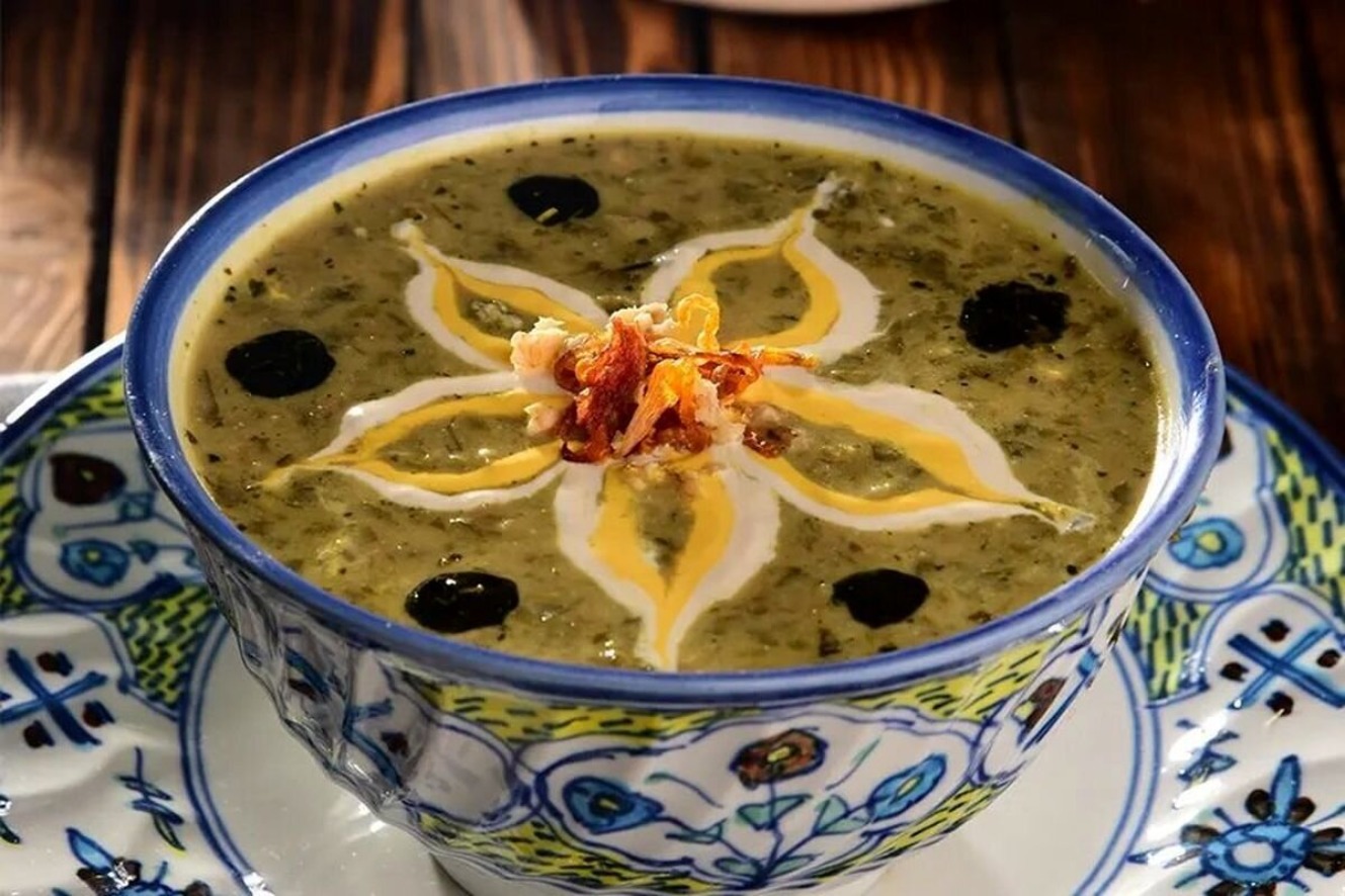 طرز تهیه آش رشته جاافتاده با کشک و پیازداغ مجلسی