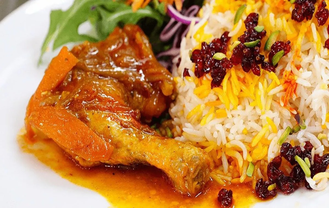 طرز تهیه زرشکپلو با مرغ رستورانی؛ فوتوفنهای طبخ مجلسی