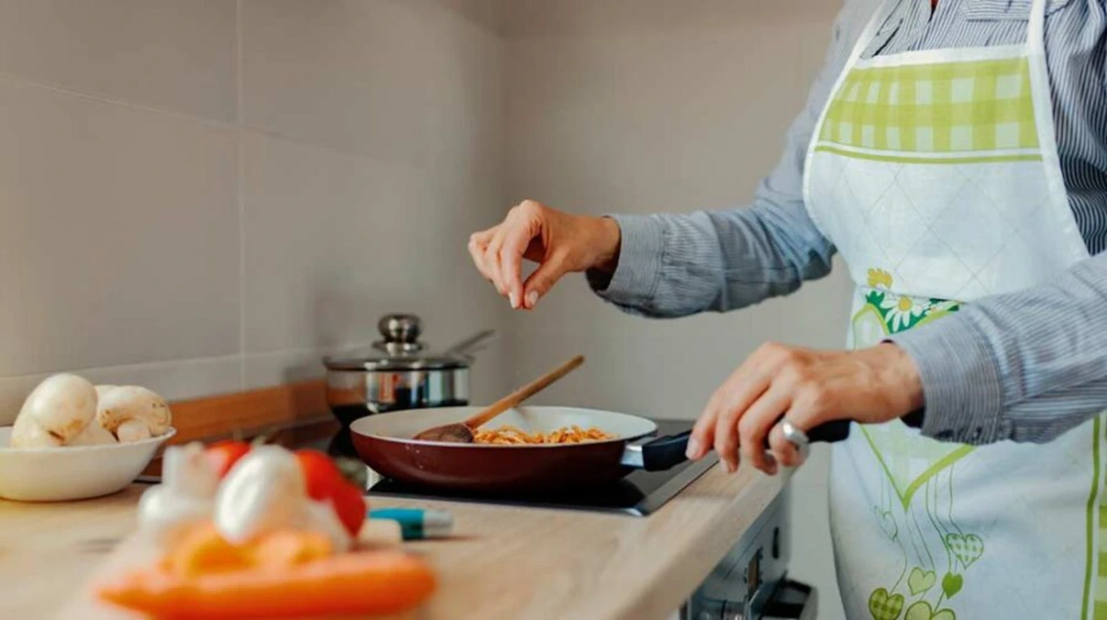 راهکارهای علمی و عملی برای رفع شوری غذا و اصلاح طعم آن