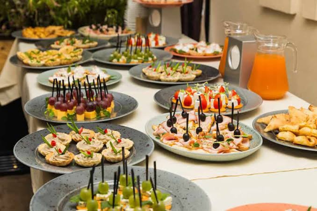 ایده‌های برتر منوی غذای تولد؛ راهنمای جامع پذیرایی مجلسی