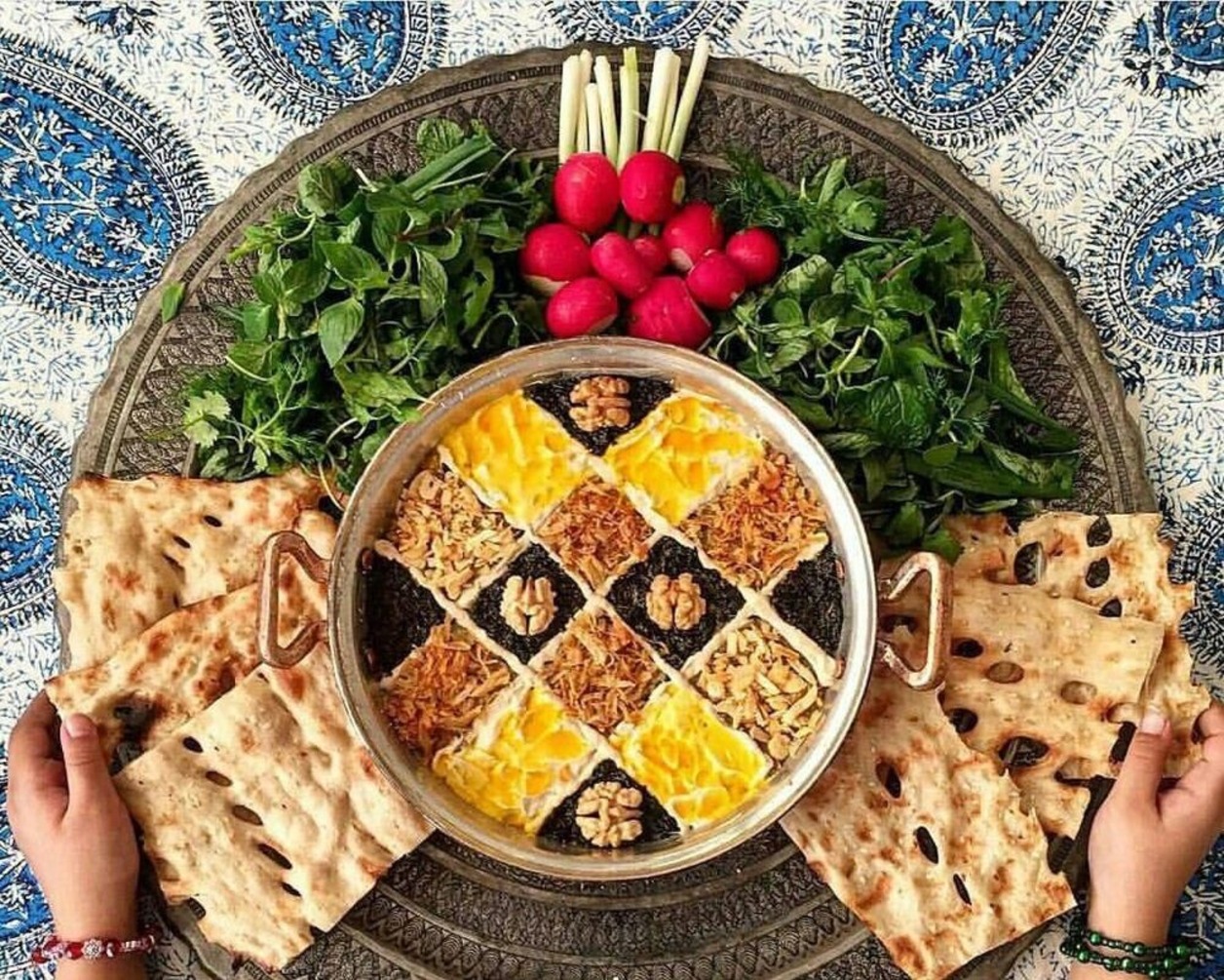 فوت‌وفن‌های طلایی کشک بادمجان مجلسی؛ طعم اصیل و تزیین حرفه‌ای