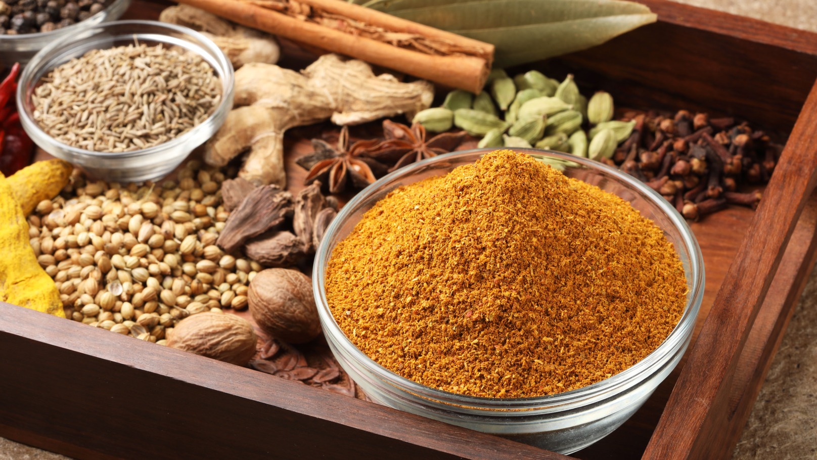 طرز تهیه ادویه کاری خانگی با عطر ماندگار و کیفیت ممتاز