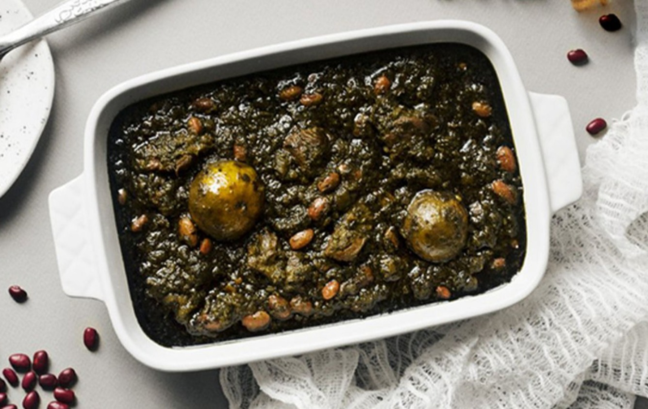 رازهای قورمه سبزی اصیل؛ فوت‌وفن‌های جا افتادن و روغن انداختن خورش