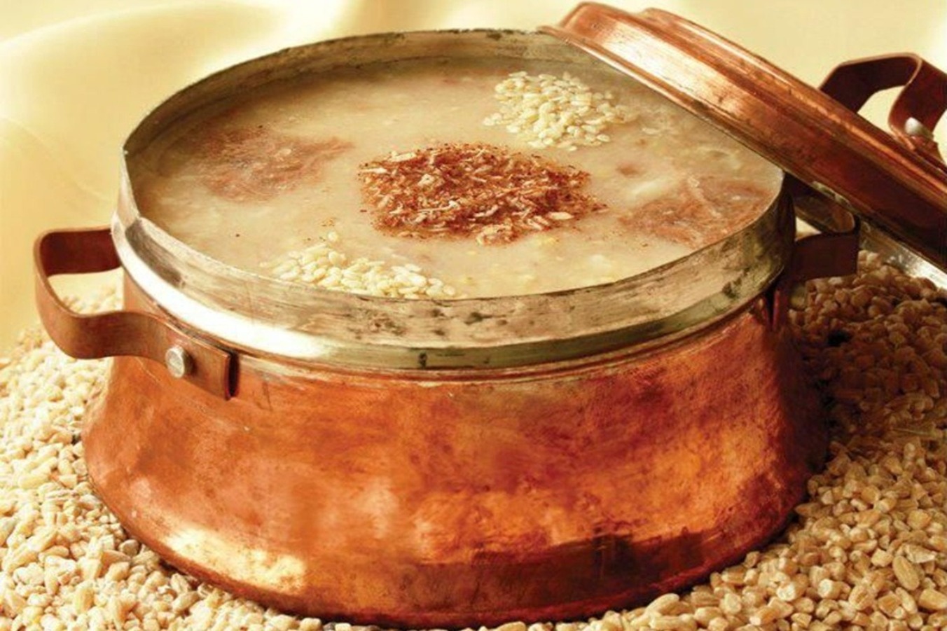 طرز تهیه حلیم سنتی کش‌دار خانگی با طعم اصیل